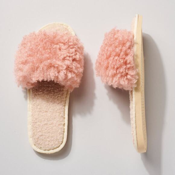 NWT Avenue Zoe Women's Slip-on Cozy Solid Fuzzy Slippers - Picture 1 of 5